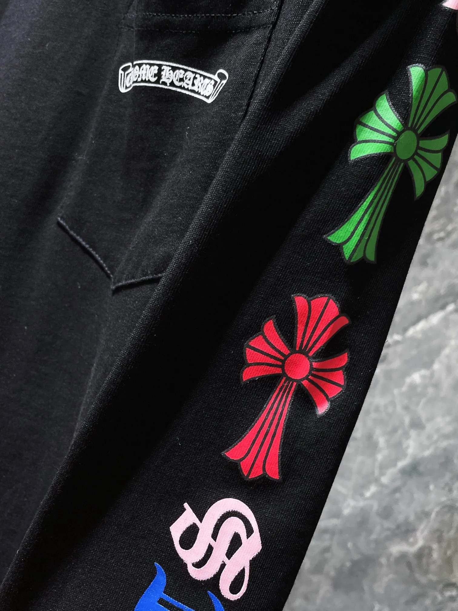 P160 Chrome Hearts🍁Long T series🍁 High-weight, environmentally friendly and high-quality top-quality fabrics Chrome classic scroll letter color cross group flower arm short sleeves Imported environmentally friendly glue printing and dyeing Counter synchronization 1:1 replica version Recommended color: black white Size: S, M, L, XL